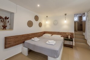 Panoramic House | 1 bedroom, free WiFi, bed sheets - Vouno Country Studio (Milos)
