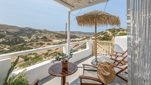 Panoramic House | Living area - Vouno Country Studio (Milos)