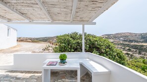 Panoramic House | Living area - Vouno Country Studio (Milos)