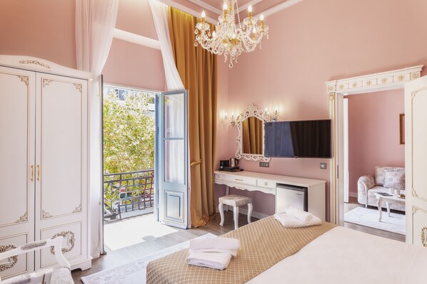 Executive Suite, Balcony