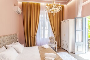 行政套房 | 意大利 Frette 床单、高档床上用品、迷你吧(备有免费物品)、客房内保险箱