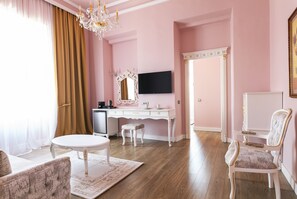 Phòng Suite Executive | Bộ trải giường bằng vải Frette của Ý, bộ đồ giường cao cấp 