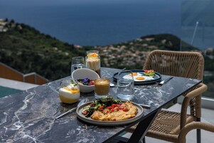 3 Bedrooms Grand Villa with Private Heated Pool | Βεράντα/αίθριο