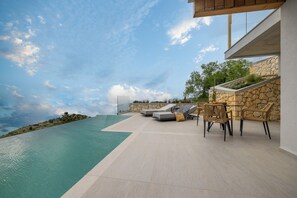 3 Bedroom Master Villa with Private Heated Pool | テラス / パティオ