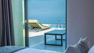 Supreme Panoramic Suite with Heated Pool and Sea View