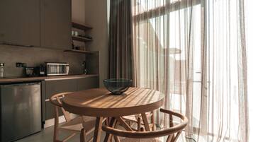 Supreme Panoramic Suite with Heated Pool and Sea View | Private kitchen | Fridge, microwave, stovetop, cookware/dishes/utensils