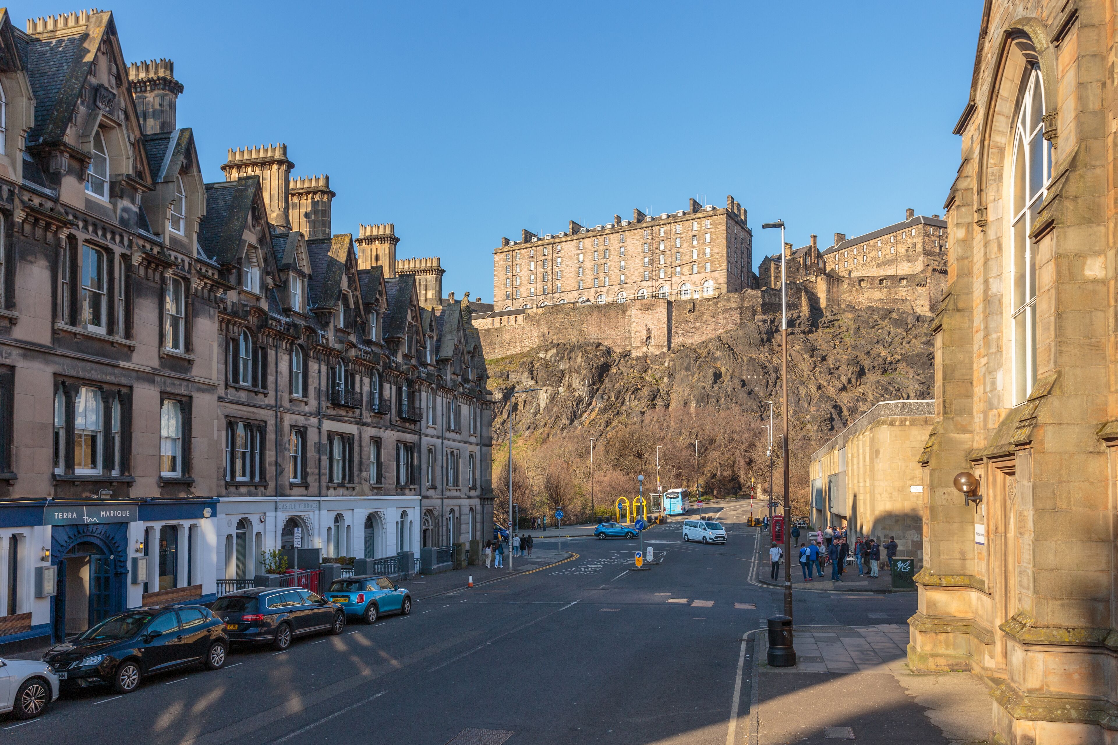 Lovely Apartment Beneath Edinburgh Castle