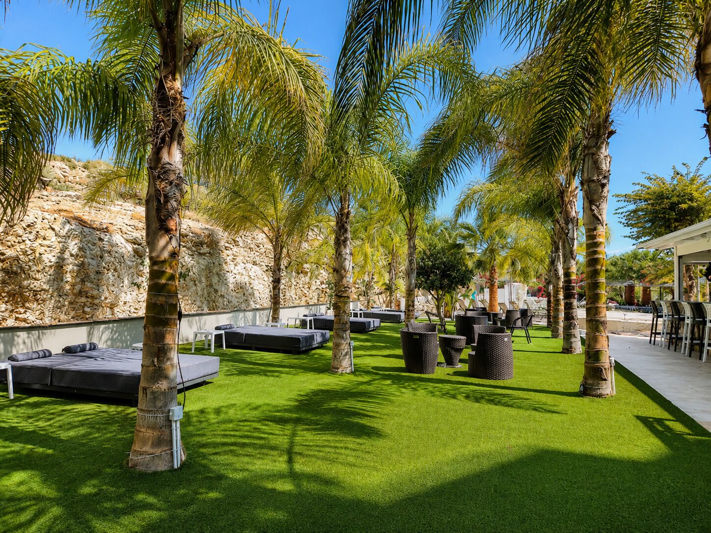 Poolside bar