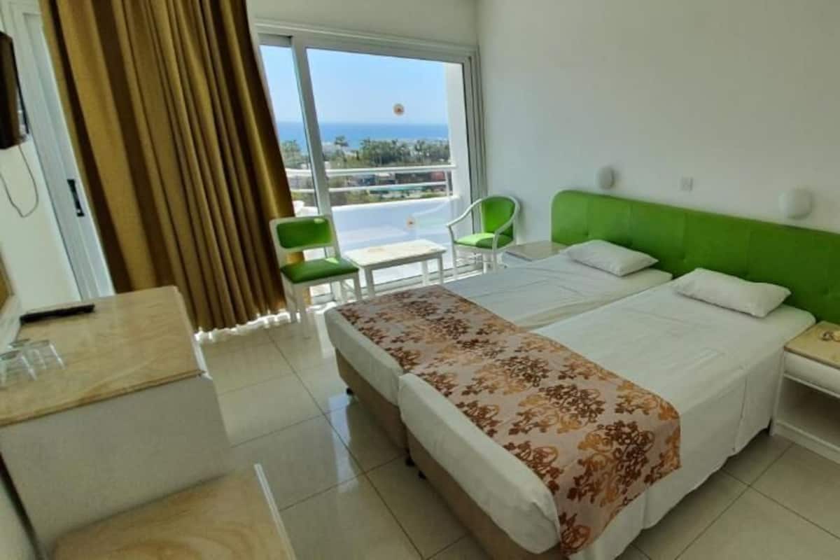 Decoración personalizada, muebles diferentes y escritorio