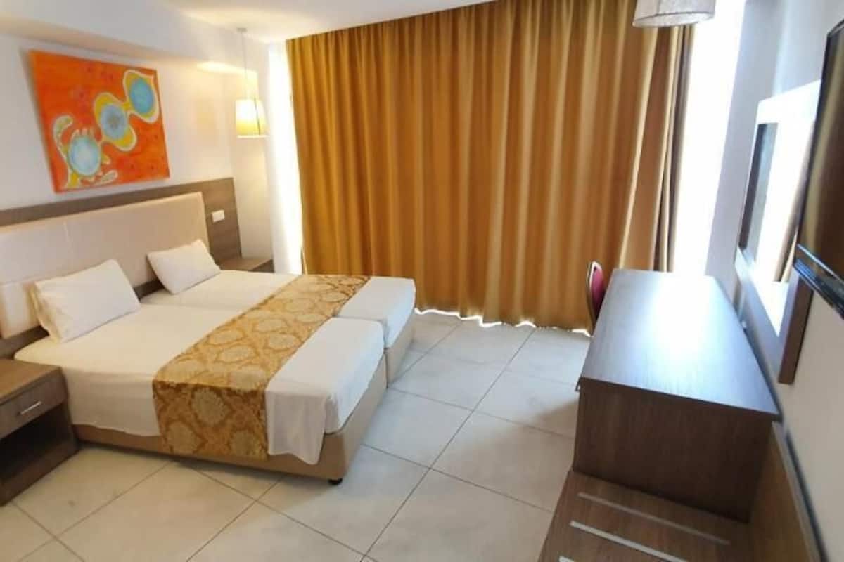 Decoración personalizada, muebles diferentes y escritorio