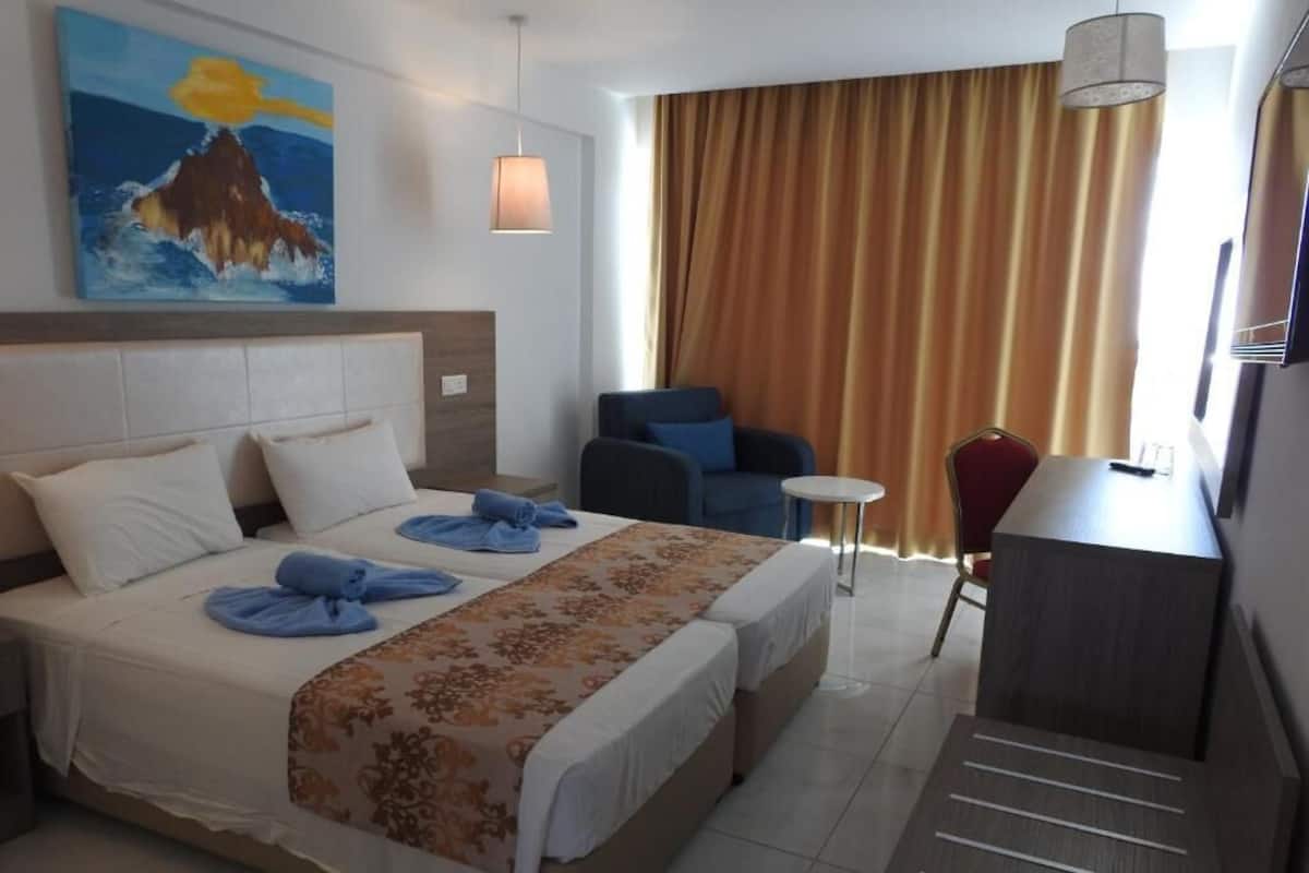 Decoración personalizada, muebles diferentes y escritorio