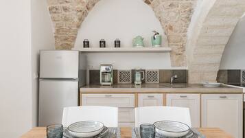 Frigorifero, microonde, forno, lavastoviglie