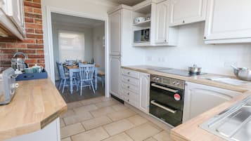 Ferienhaus | Eigene Küche | Kühlschrank, Geschirrspüler, Wasserkocher, Toaster
