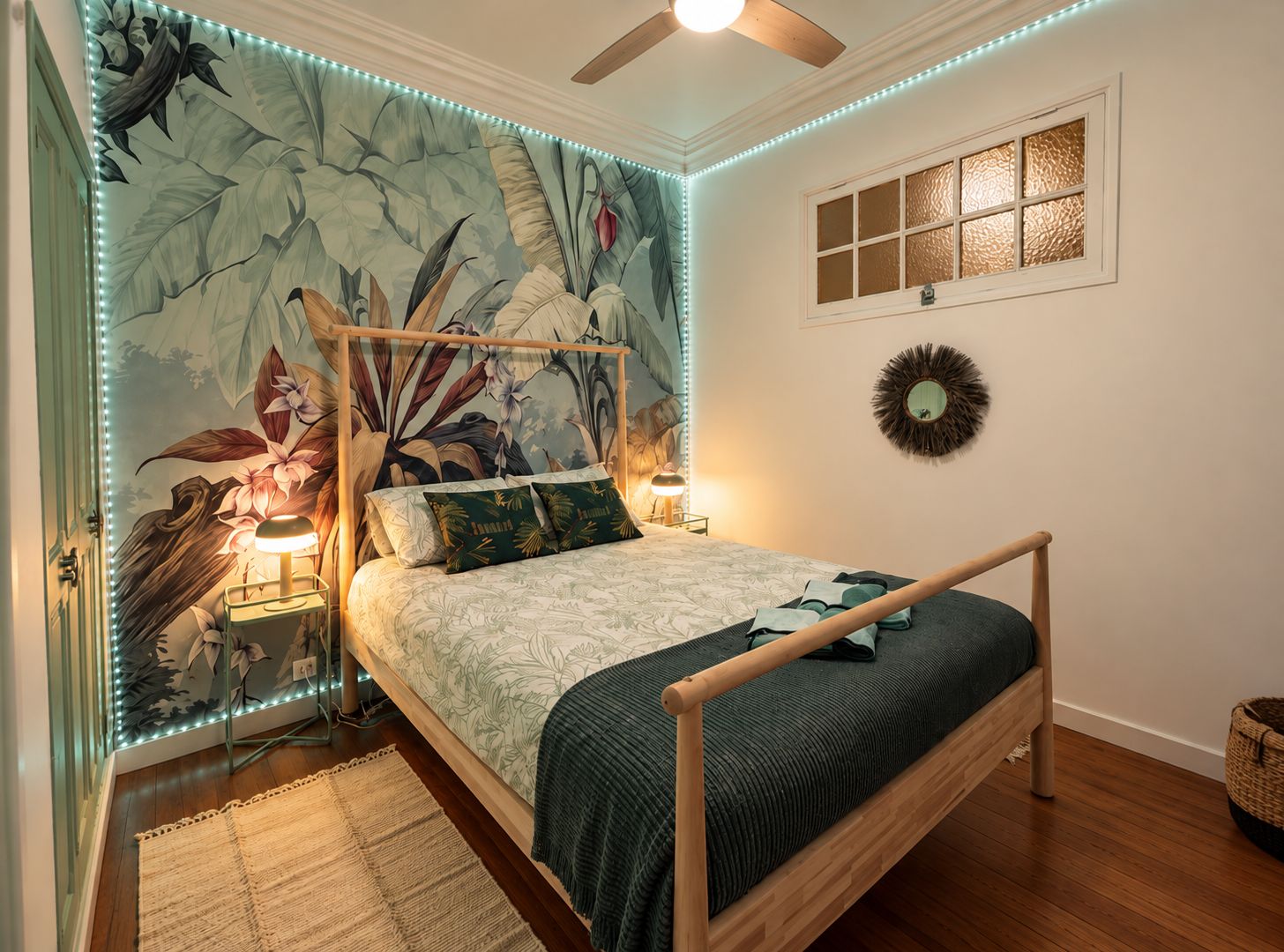1 bedroom, desk, WiFi