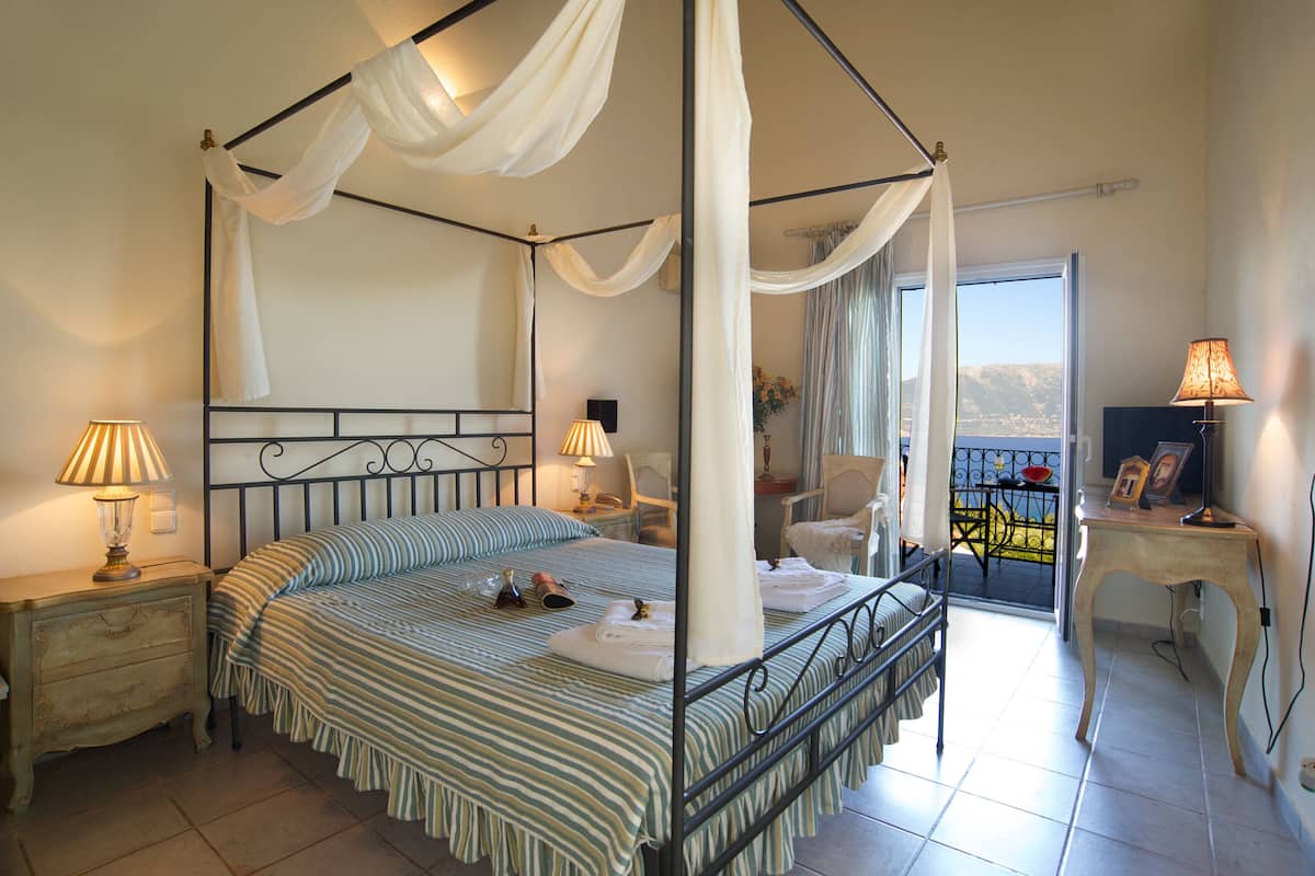 Junior studio suite, uitzicht op zee | 1 slaapkamer, een bureau, geluiddichte muren