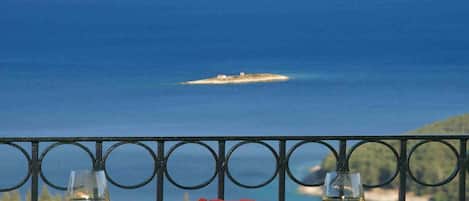 Duplex supérieur, 2 chambres, vue sur la mer | Vue du balcon