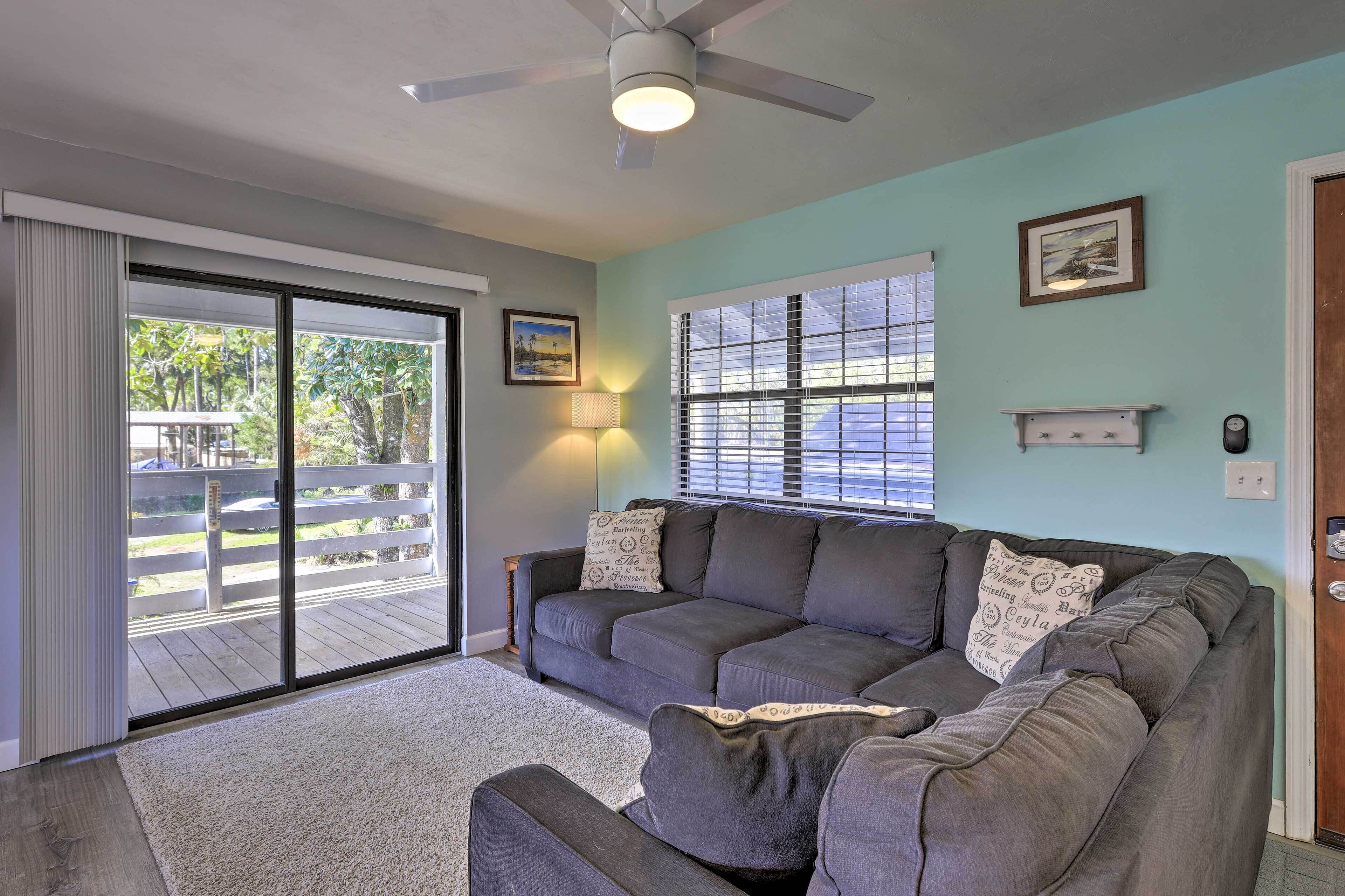 ‘Tailing Tides’ Getaway w/ Covered Boat Parking!