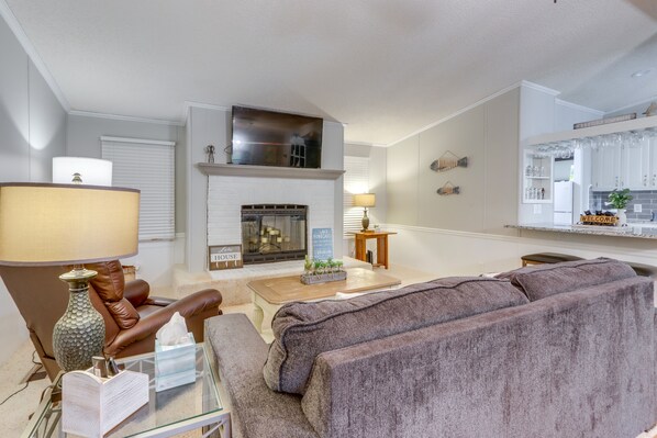 TV, fireplace