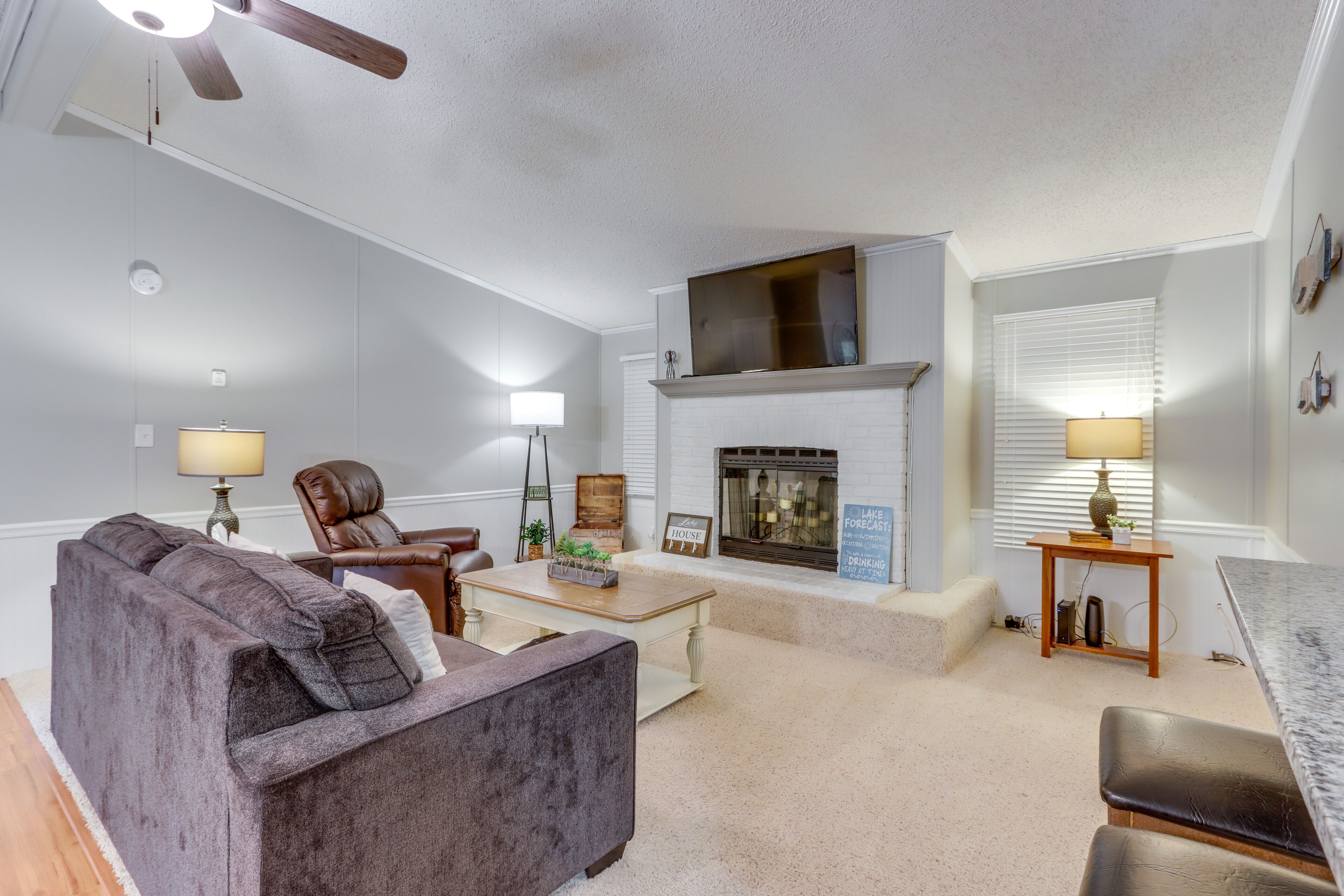 Linn Creek Home w/ Lake Views: 8 Mi to Beach!