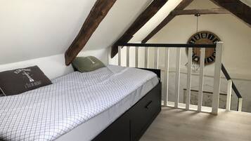 1 slaapkamer, een bureau, reisbedje, gratis wifi