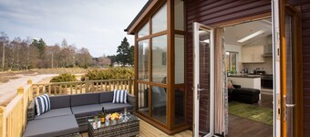 2-bed Cottage With Hot Tub at Loch Achilty, Nc500