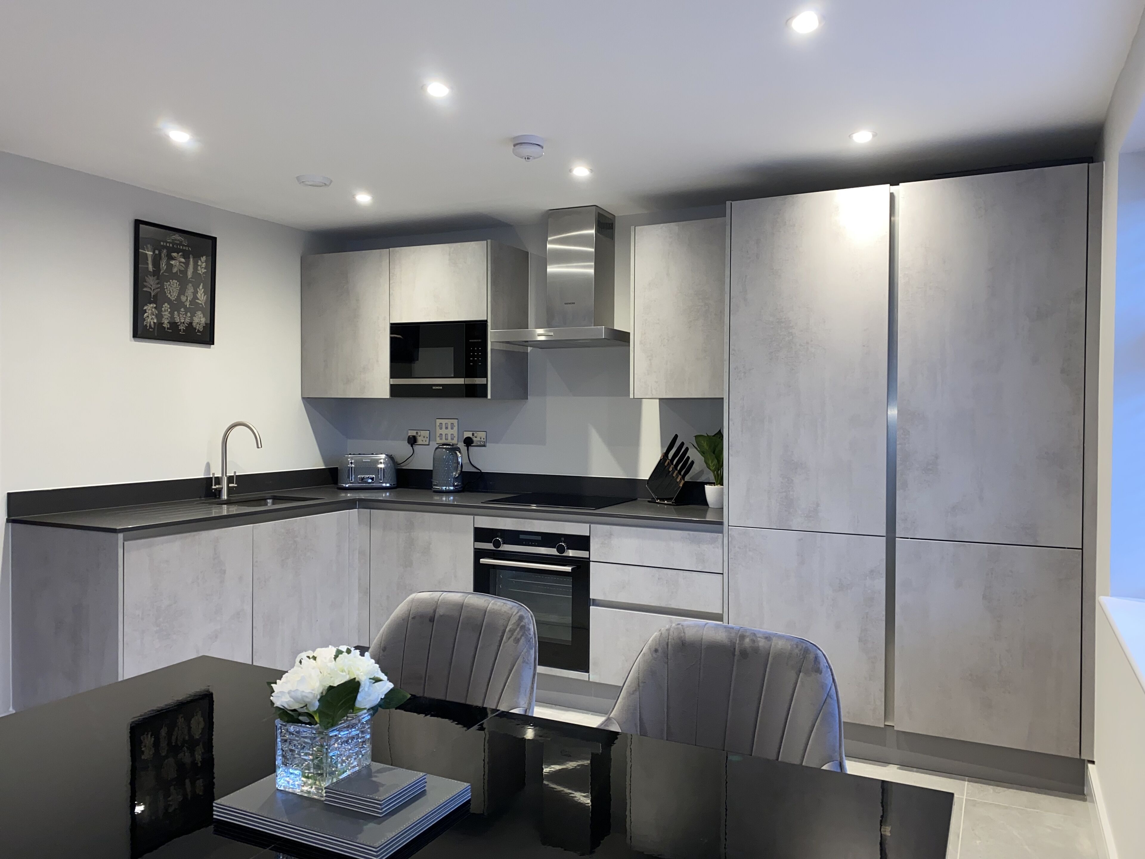 冰箱、微波炉、烤箱、炉灶