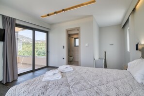 Family House, Multiple Bedrooms, 2 Bathrooms (Serenity Suites Sea View 2) | 2 bedrooms, free WiFi, bed sheets