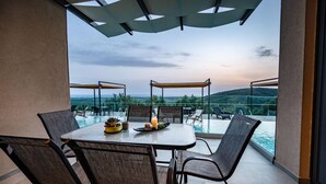 Outdoor dining - Serenity Suites Sea View 4 (Zacharo)