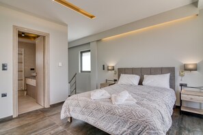 Casa família, vários quartos, 2 banheiros (Serenity Suites Sea View 3) | 2 quartos, Wi-Fi de cortesia, roupa de cama