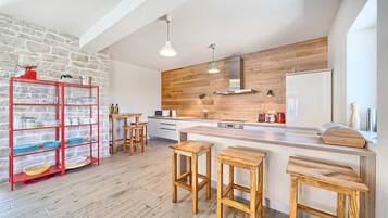 Frigorifero, microonde, forno, lavastoviglie