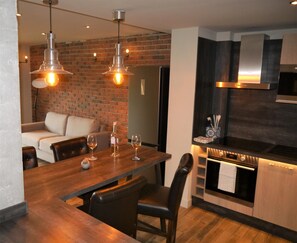 Fridge, microwave, oven, dishwasher - Stylish T3 apartment with two balconies and view, top floor (Le Cannet)