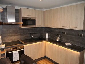 Refrigerador, microondas, horno y lavavajillas 