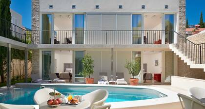 Golden Beach Villa - waterfront villa with a pool for 16 guests