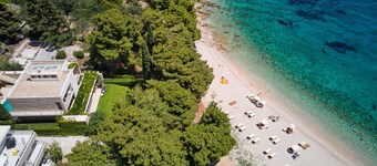 Golden Beach Villa - waterfront villa with a pool for 16 guests by MyWaycation