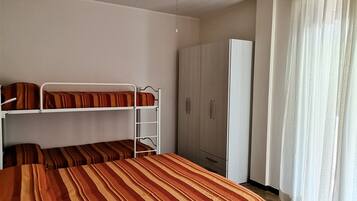 2 Schlafzimmer, Bügeleisen/Bügelbrett, kostenloses WLAN