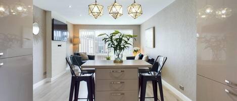 Lejlighed | Privat køkken | Køleskab, mikrobølgeovn, ovn, kogeplade