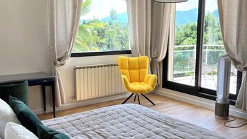 4 Schlafzimmer, Schreibtisch, Bügeleisen/Bügelbrett, Reisekinderbett