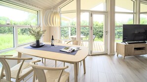 Dining - Holiday home with a Scandinavian flair in a quiet location with covered terrace (Dreschvitz)