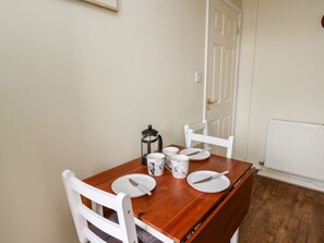 Cottage | Dining