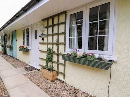 Exterior. Primrose Cottage