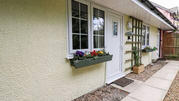 Cottage | Property grounds