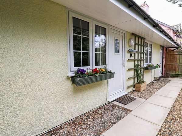 Cottage | Property grounds