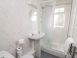 Cottage | Bathroom