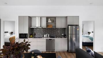 Refrigerador, horno, parrilla de estufa y lavavajillas