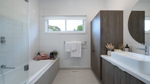 Bañera y toallas