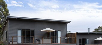 Banksia Villa- Modern two bedroom Villa with country views