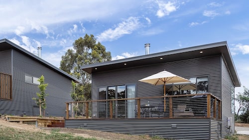 Clematis Villa - Modern couples retreat with bath and views
