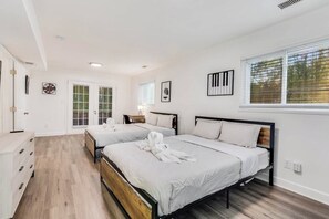 5 habitaciones, tabla de planchar con plancha, wifi y ropa de cama 