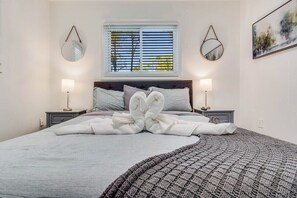 5 slaapkamers, een strijkplank/strijkijzer, wifi, beddengoed