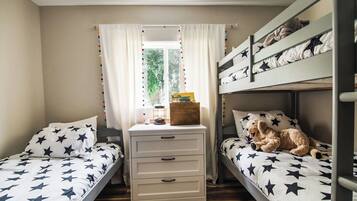3 bedrooms, iron/ironing board, travel cot, free WiFi